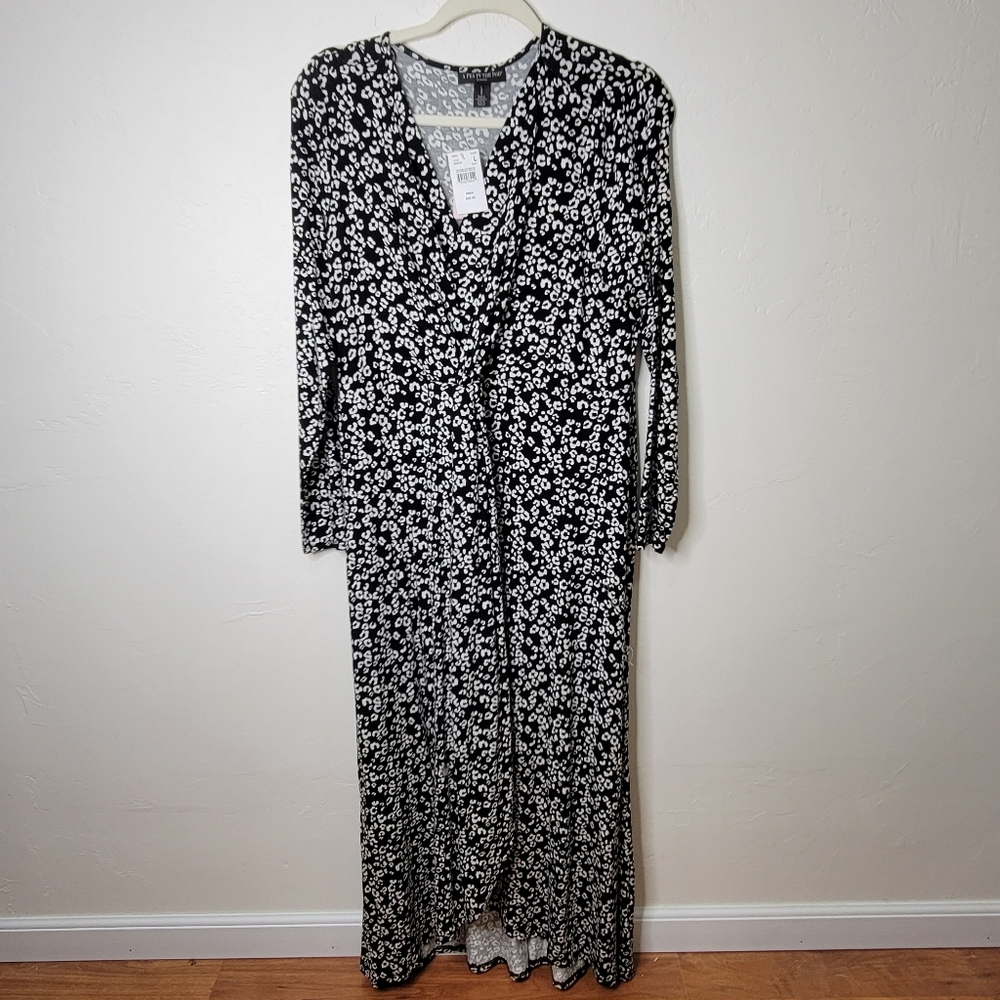 A Pea in the Pod HIGH-LOW HEM LIFT UP NURSING DRESS - Picture 4 of 9